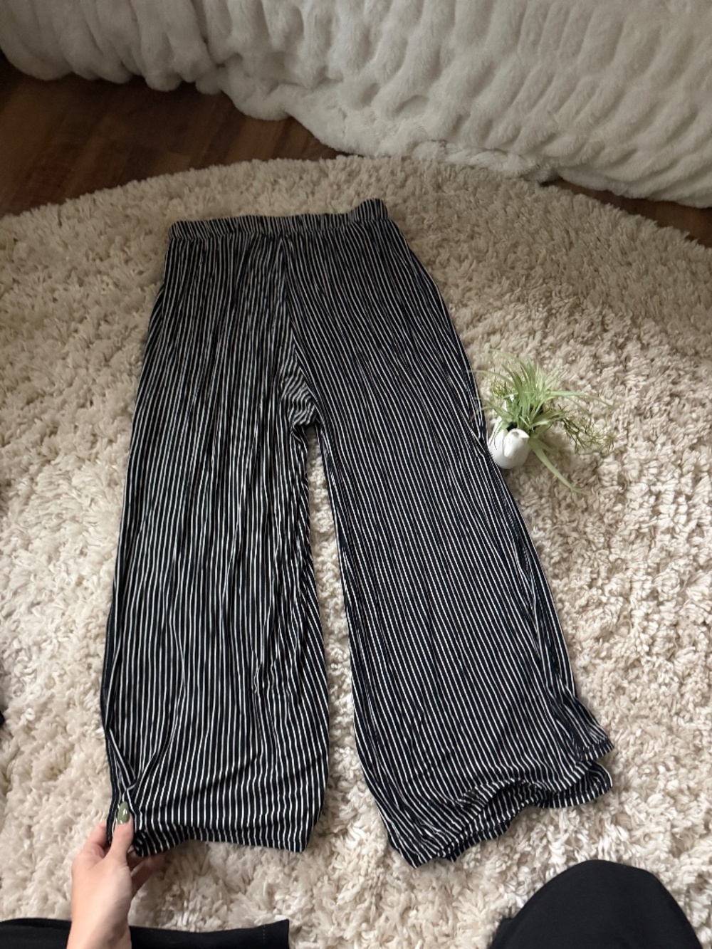 Lightweight American Eagle Outfitters Black and White Striped Wide-Leg Pants pan